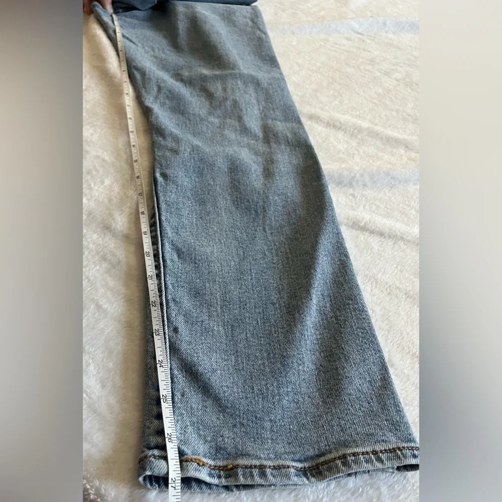 Levi’s wedgie straight crop women Sz 30 distressed highrise lightwash denim jean - Picture 8 of 11